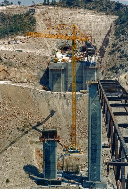 Viaducto en Hoces del Gabriel Autovia A3